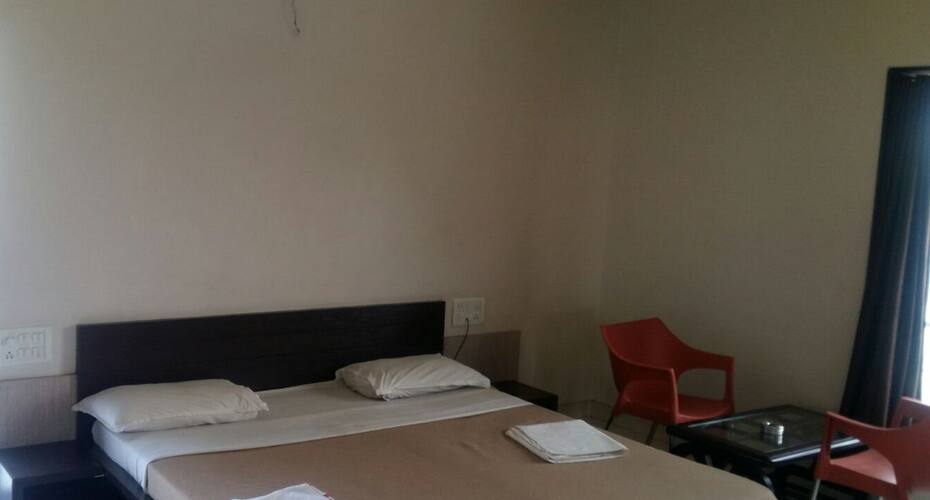 Hotel Shree Lodging & Boarding, Wai 4